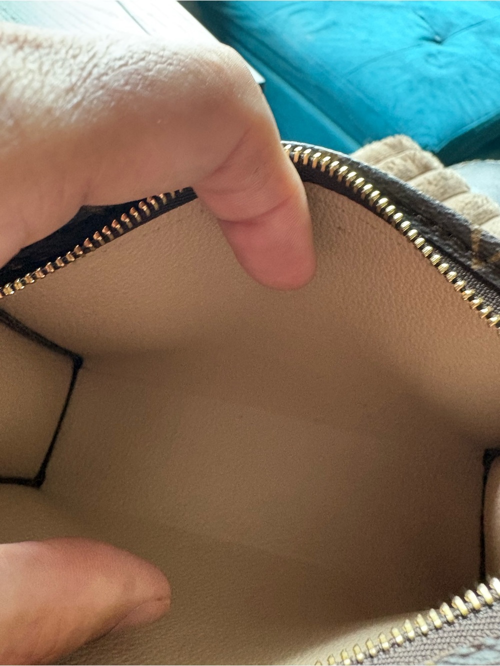 Louis Vuitton Monogram Toiletry 15 - Picture 12 of 15